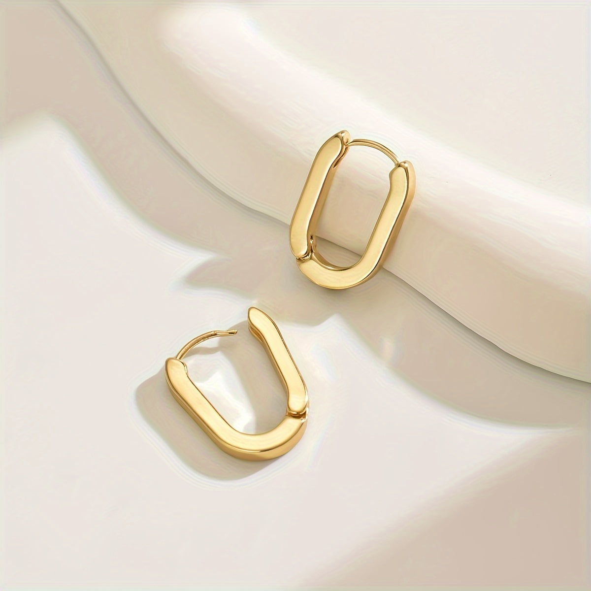Eleganti Orecchini a Cerchio con Design Geometrico
