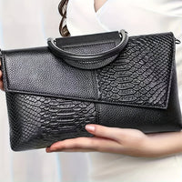 Bianca | Pochette con Stampa Coccodrillo e Chiusura Magnetica