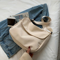 Valentina | Borsa a Tracolla in Nylon con Bottone Magnetico