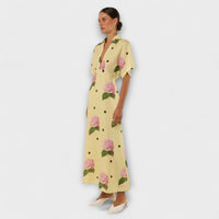 Liselotte - Robe Longue Jaune Pâle à Motif d'Hortensia