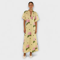 Liselotte - Robe Longue Jaune Pâle à Motif d'Hortensia