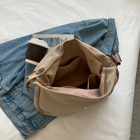 Valentina | Borsa a Tracolla in Nylon con Bottone Magnetico