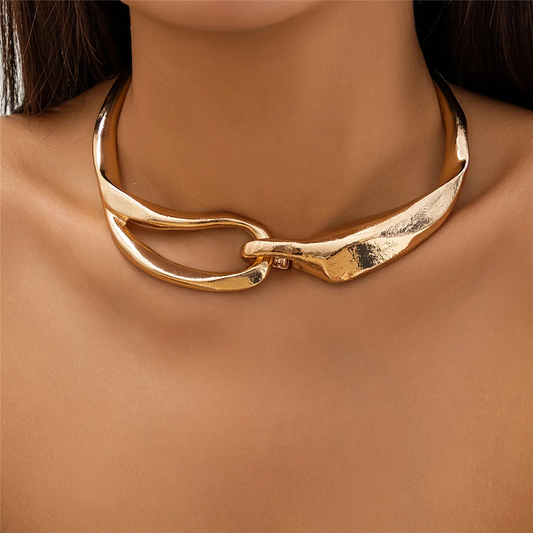 Collana in oro con design audace